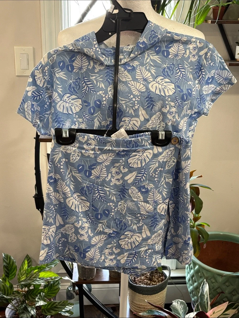 Vince Camuto girls Light Blue Tropical Print 2 pc set size 10